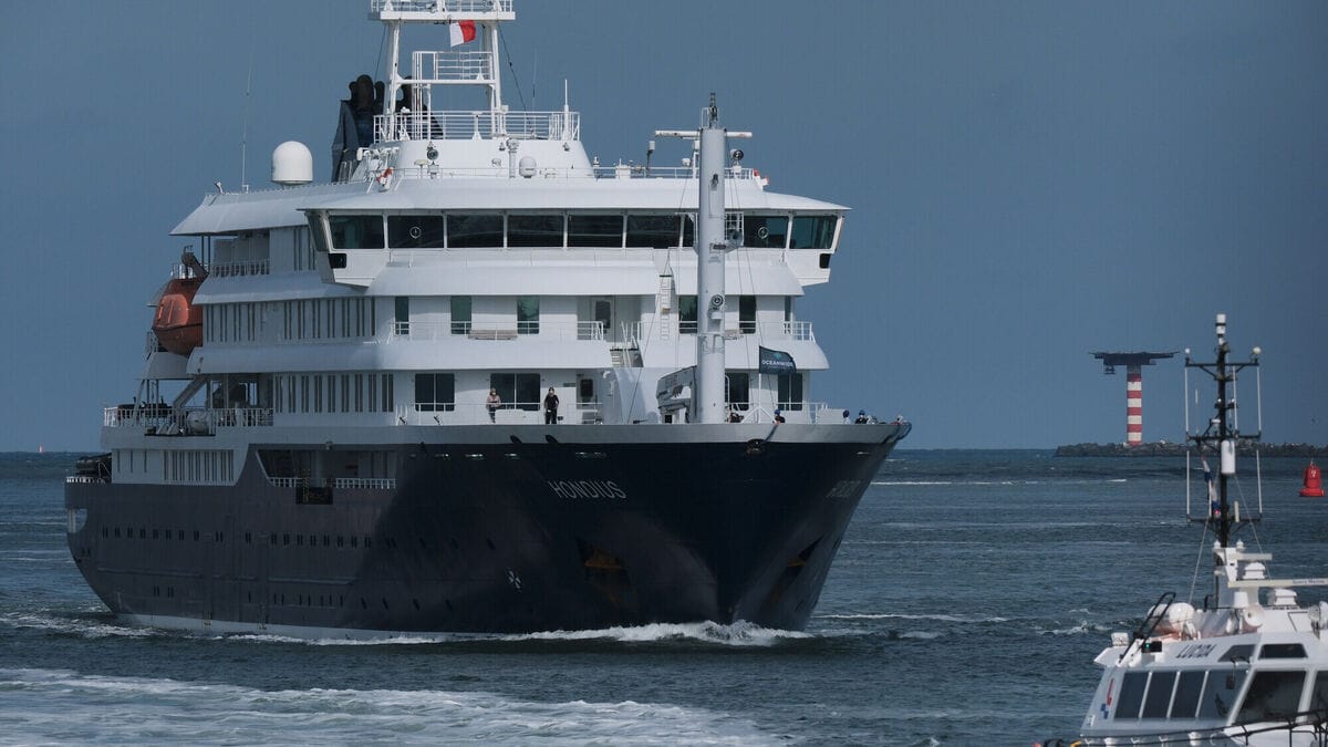 A massive cruise ship facing a deadly cruise ship virus outbreak at sea today