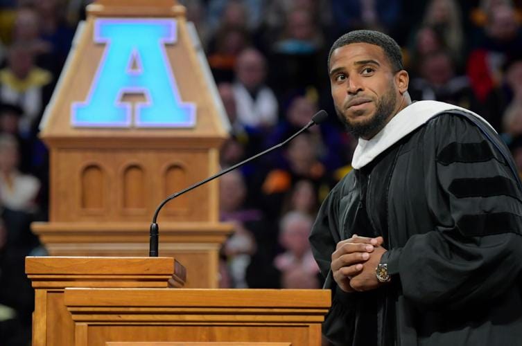 Bobby Wagner speaking at the Utah State university graduation