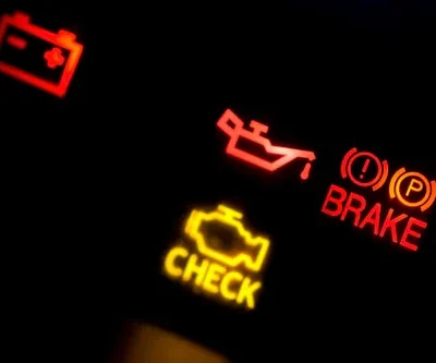 A dangerous broken engine showing a new car recall warning online