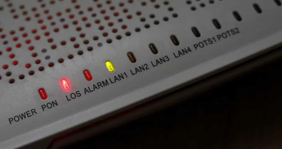 A disconnected router showing red lights during a massive internet outage warning