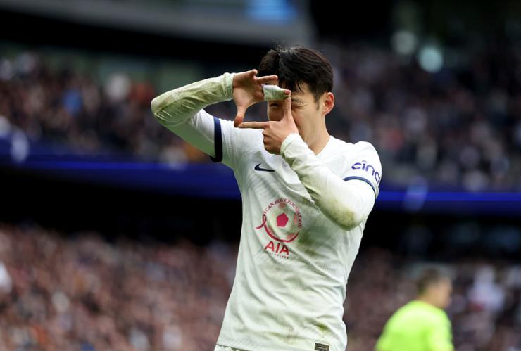 Son Heung-min leading his team during the South Korea vs Czechia World Cup match today